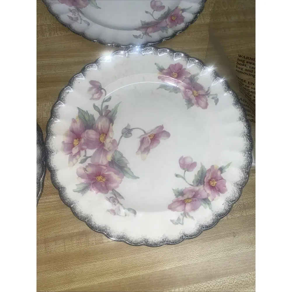 Set Of 4 9.25” Dinner Plates Ivory Porcelain By Sebring “Primrose” 22K Gold Trim